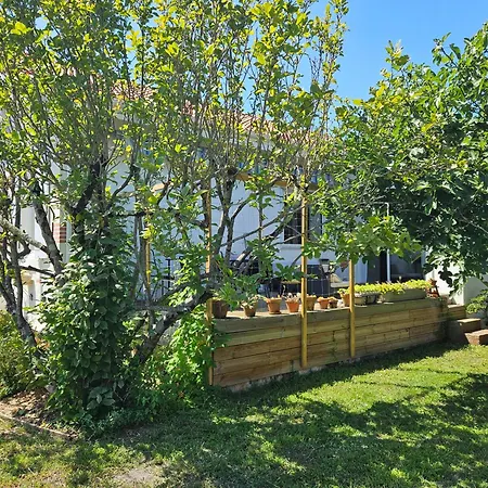 Maison De Avec Piscine 度假居 *