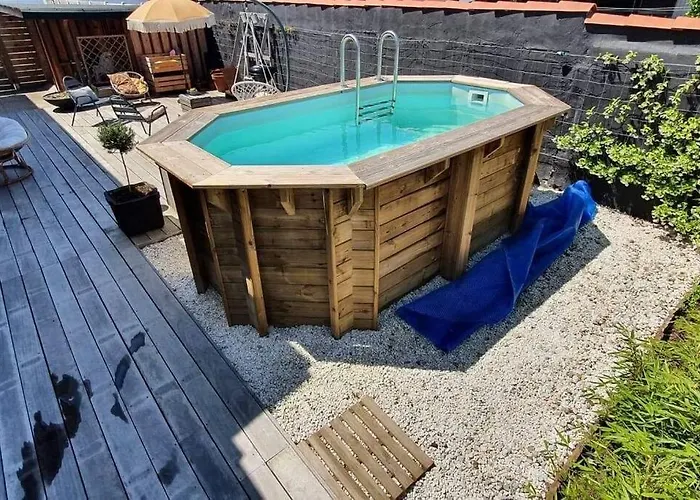 Maison De Avec Piscine 度假居 *